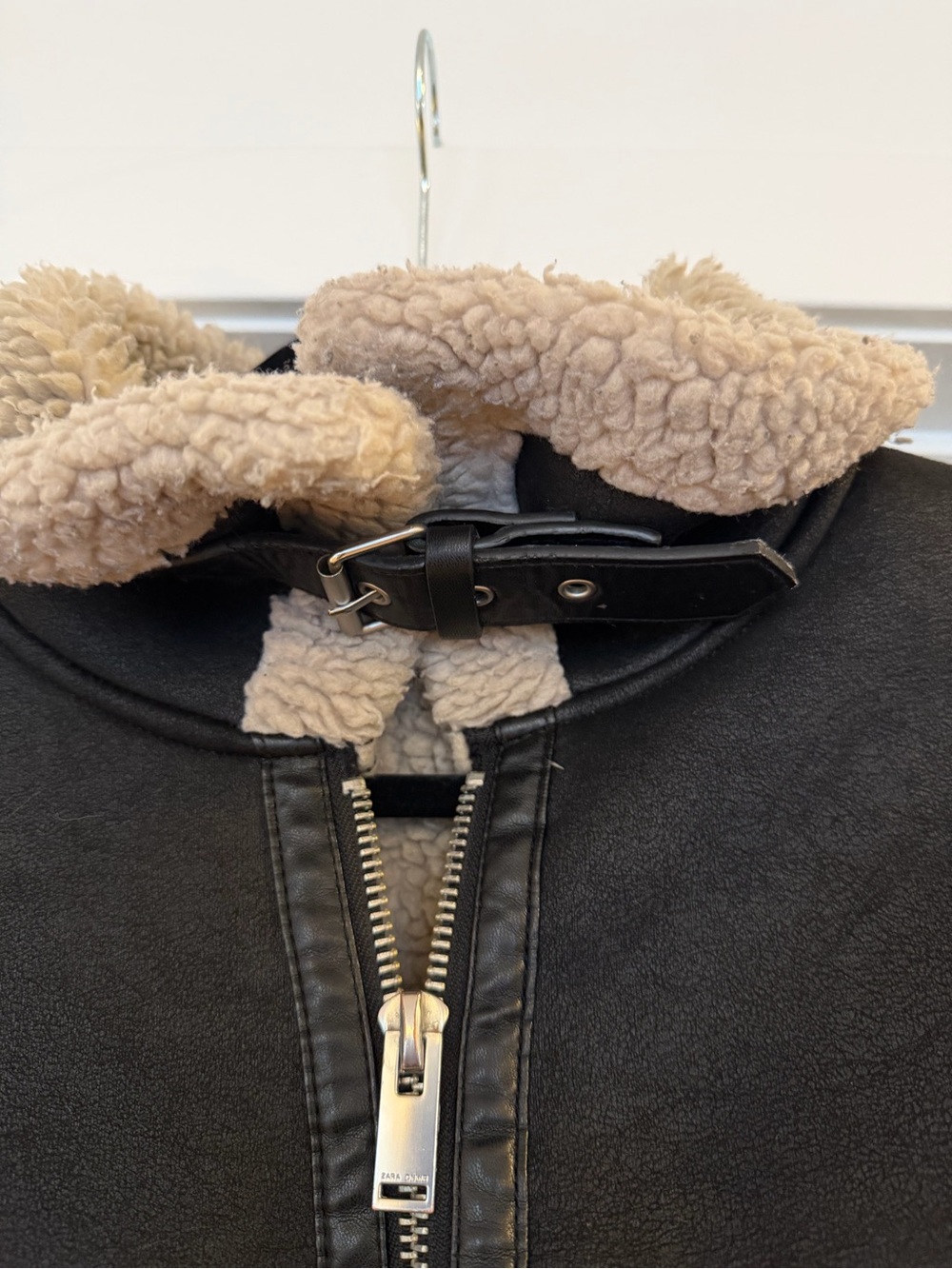 Zara Black Jacket with Cream Shearling Lining - Picture 4 of 6
